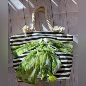Women’s hand bag.